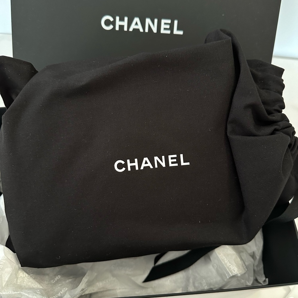 🩷Chanel Caviar Quilted Curved Cosmetic Toiletry Case Pink - new with box - Picture 11 of 12